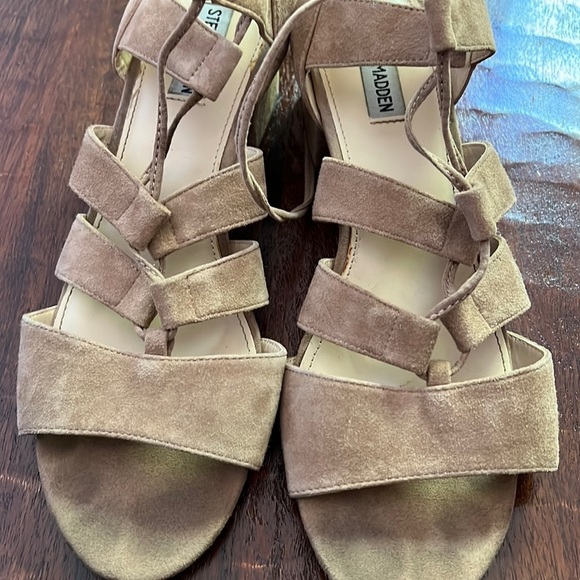 Steve Madden Kittyy Heel in Sand Suede. Sz 10. EUC - Picture 3 of 7